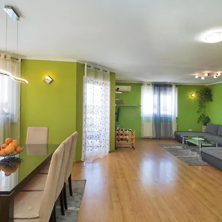 Cozy In With Kitchen Пула