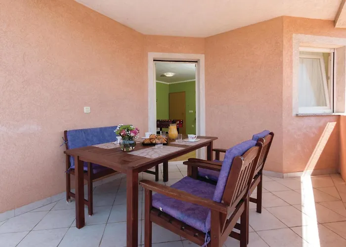 Cozy Home In Pula With Kitchen *