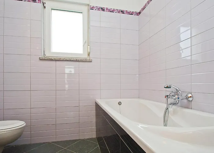 Cozy Home In Pula With Kitchen *