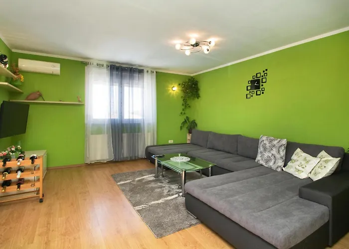 Holiday home Cozy Home In Pula With Kitchen *