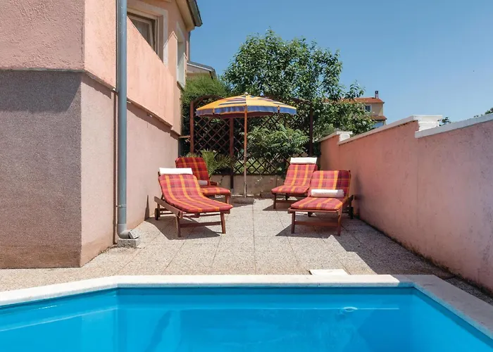 Holiday home Cozy Home In Pula With Kitchen