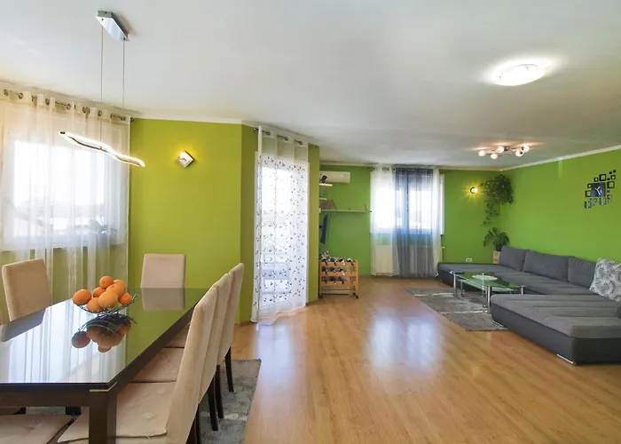 Cozy Home In Pula With Kitchen Pula