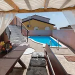 Сasa de vacaciones Cozy In With Kitchen Pula