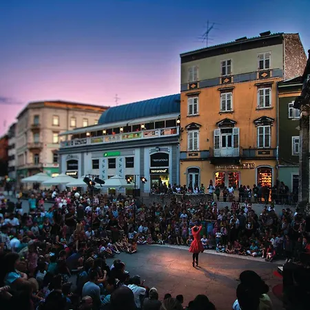 Cozy In With Kitchen * 풀라