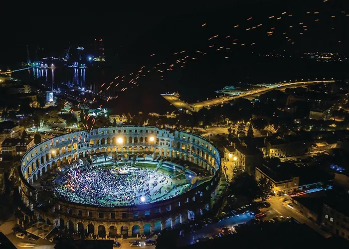 Ferienhaus Cozy In With Kitchen Pula