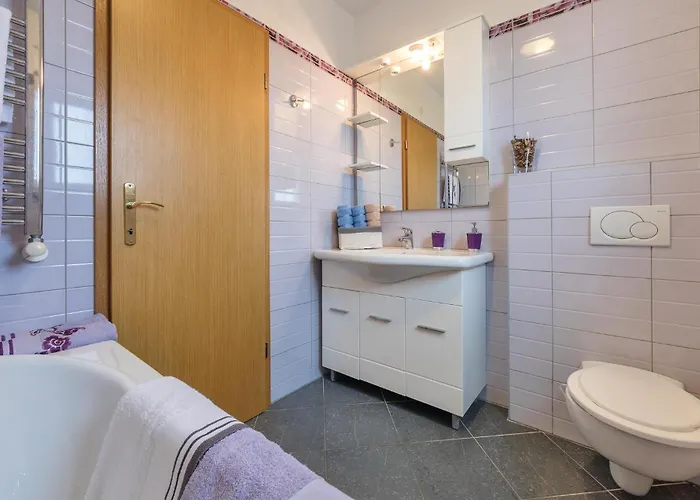 Ferienhaus Cozy In With Kitchen Pula