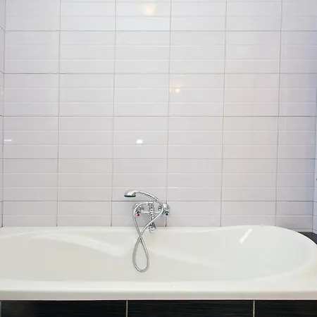 Luxurious In Πούλα