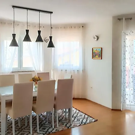 Dom wakacyjny Cozy In With Kitchen