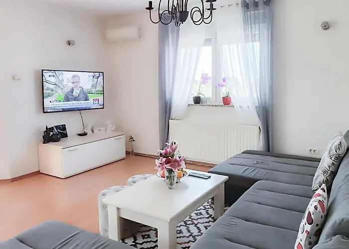 Cozy In With Kitchen Pula